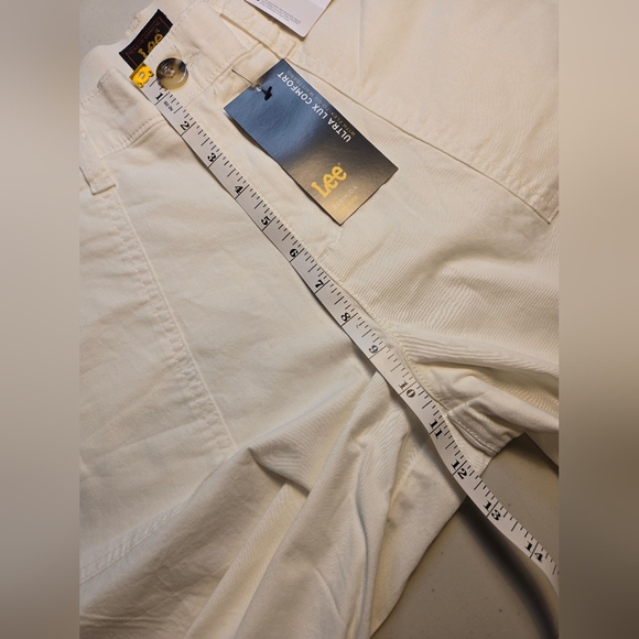 NWT Lee White Bermuda Shorts - Picture 10 of 13